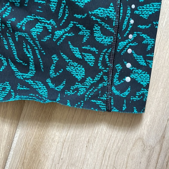 Lululemon capris - Picture 2 of 4